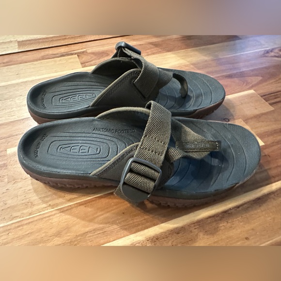 Keen Solr Toe Post Men’s | Olive Green | Size 8